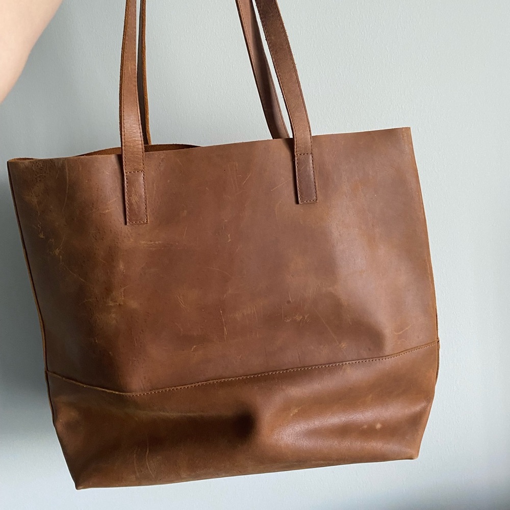 Able real leather tote bag. Used-like new.